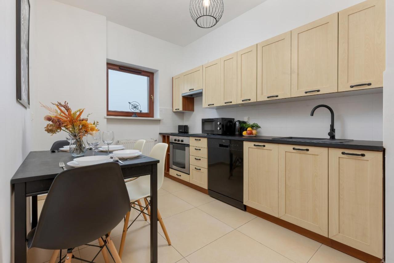 Gold & Blue Cozy In By Renters Apartament *