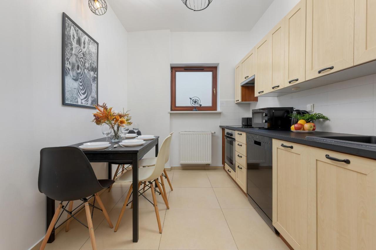 Gold & Blue Cozy In By Renters Appartement